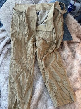 DKNY Beige Textured belted capri size 14 NWOT